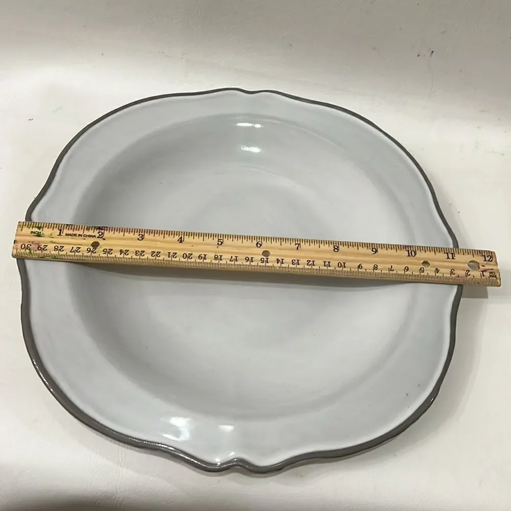 Crate&Barrel Deep Dinner Plates Lira White Gray Porcelain 11 1/4 In Scalloped